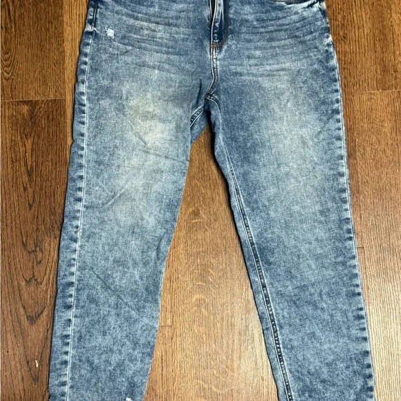 Kut from the Kloth Naomi Girlfriend Ankle Jeans - Picture 4 of 5